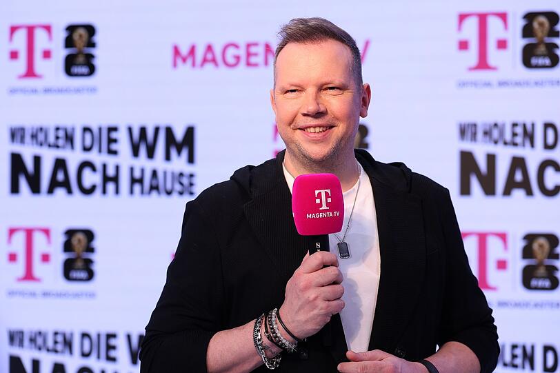 Wolff-Christoph Fuss ist als Fußballkommentator eine der bekanntesten Stimmen der Sportwelt. Wolff-Christoph Fuss ist als Fußballkommentator eine der bekanntesten Stimmen der Sportwelt.