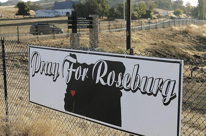 Die kleine Stadt Roseburg im US-Bundesstaat Oregon steht nach dem Amoklauf am örtlichen College unter Schock.
