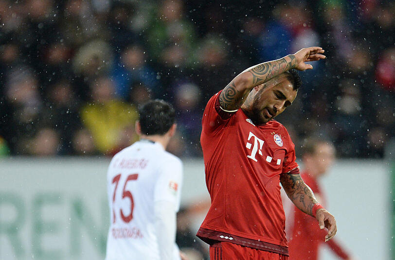 Arturo Vidal: Note 4. Kam für den Gelb-Rot-gesperrten Alonso ins Team, gab den Abräumer vor der Abwehr. Probierte sich als Fernschuss-Experte, war aber keiner. Besser im Bälle erobern. Humpelte immer wieder musste nach 57 Minuten angeschlagen raus.