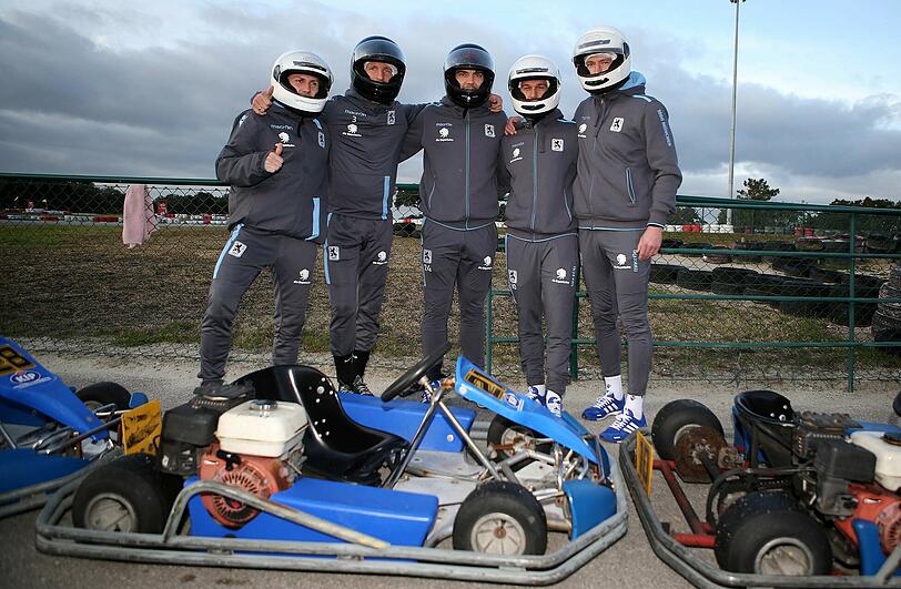 Go-Kart-Gaudi bei 1860: In einem Qualifying traten die Löwen gemäß ihrer Zimmerbesetzung in Zweierteams gegeinander an. Die Bilder.