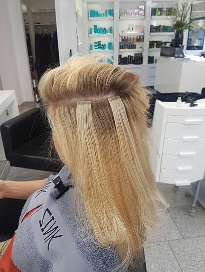 Haarverdichtung via medizinischem Kleber: Sarah bei Promi-Friseur Peter Safarik