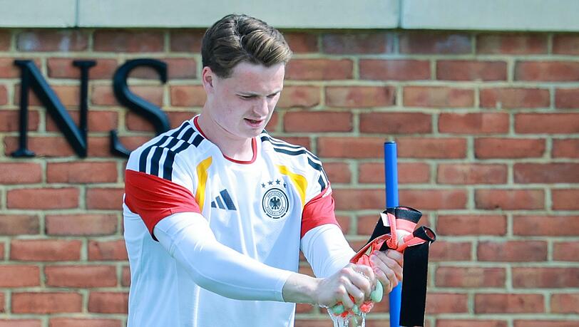 Jonas Urbig gehört nicht zum offiziellen DFB-Kader bei der WM. Jonas Urbig gehört nicht zum offiziellen DFB-Kader bei der WM.