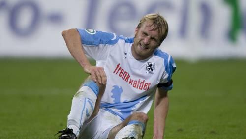 Seine Leidenszeit geht weiter: Der verletzte Löwen-Kapitän Daniel Bierofka. Seine Leidenszeit geht weiter: Der verletzte Löwen-Kapitän Daniel Bierofka.