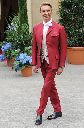 Designer Wolfgang Joop schneiderte das Brautkleid bei der Hochzeit von Sophie Prinzessin von Isenburg  und Georg Friedrich Prinz von Preußen