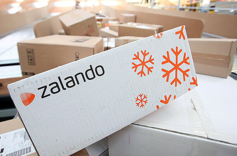 Ein Betrügerpärchen hat jahrelang unter falschem Namen Kleidung bei Zalando bestellt.