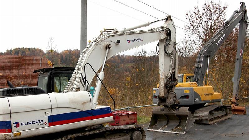 Die Bagger in Schmalkalden stehen für die Auffüllarbeiten bereit. Die Bagger in Schmalkalden stehen für die Auffüllarbeiten bereit.