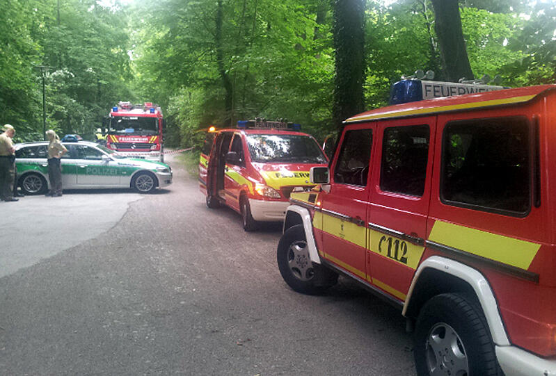 Die Feuerwehr rückte zu einem Großeinsatz am Flaucher-Biergarten an: Die Leitung des hauseigenen Gastanks leckte.