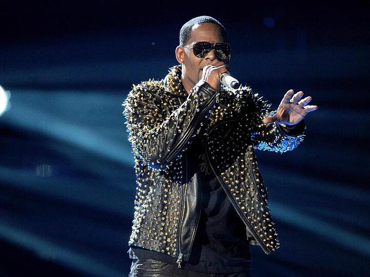 Mit der Doku-Serie "Surviving R. Kelly" haben teils seit Jahrzehnten bekannte Missbrauchsvorwürfe gegen den Sänger an Schlagkraft gewonnen.