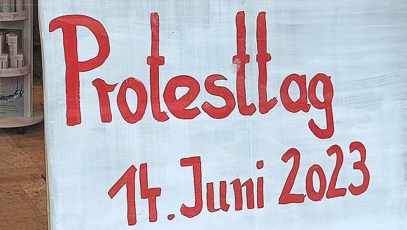 Ein Protestschild in einer Apotheke an der Plinganserstraße. Foto: fm Ein Protestschild in einer Apotheke an der Plinganserstraße. Foto: fm