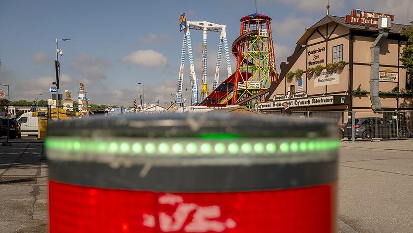 Hydraulische Poller schützen seit Jahren vor einem Auto-Anschlag auf das Oktoberfest. (Archivfoto)
