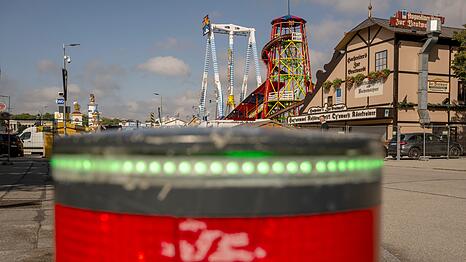 Hydraulische Poller schützen seit Jahren vor einem Auto-Anschlag auf das Oktoberfest. (Archivfoto)