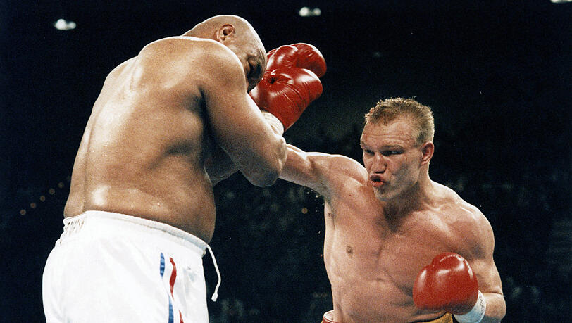 Axel Schulz beim legendären Kampf gegen George Foreman. Axel Schulz beim legendären Kampf gegen George Foreman.
