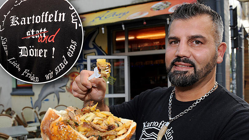 Inspiriert durch den Spruch "Kartoffel statt Döner" auf einem Plakat der Pegida-Bewegung hat Alhay Kartoffel und Fleisch zusammen auf einen Spieß gesteckt.