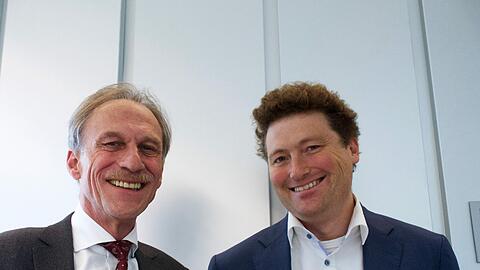 Heinz Laber (links) ist gebürtiger Münchner. Er trat 1969 in die Bayerische Vereinsbank ein. Seit 2006 ist er Mitglied des Vorstands der HypoVereinsbank. Viktor Schoner leitet das Künstlerische Betriebsbüro der Bayerischen Staatsoper. Er wechselt 2018 als Intendant an die Stuttgarter Oper.