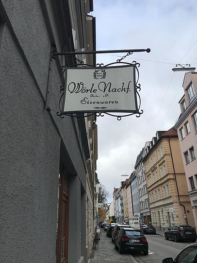 Den Eisenwarenladen Wörle in der Schleißheimer Straße 21 gibt es schon seit 144 Jahren.