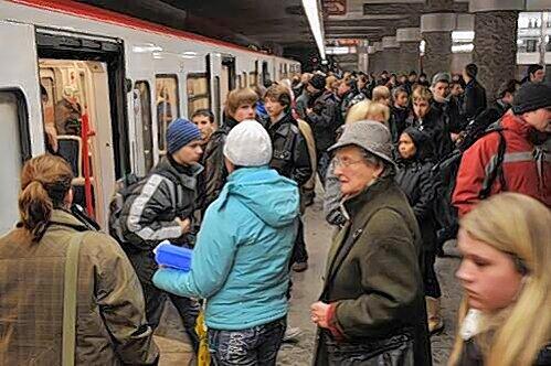 289.616 Menschen nutzen jeden Tag die Nürnberger U-Bahn.