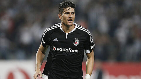 Mario Gomez könnte in die Bundesliga zurück kehren. Allerdings sind auch zwei weitere Teams am 31-Jährigen interessiert, wie ein Besiktas-Sprecher enthüllte.