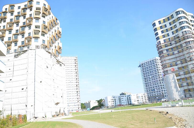 Auf dem ehemaligen Siemens-Geländ entsteht ein neues Wohnquartier. Die ersten Türme stehen schon.