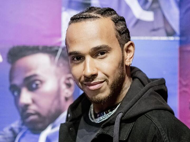 Lewis Hamilton stellt seine neue Kollektion in Berlin vor.