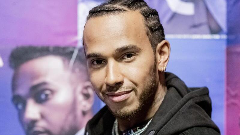 Lewis Hamilton stellt seine neue Kollektion in Berlin vor. Lewis Hamilton stellt seine neue Kollektion in Berlin vor.