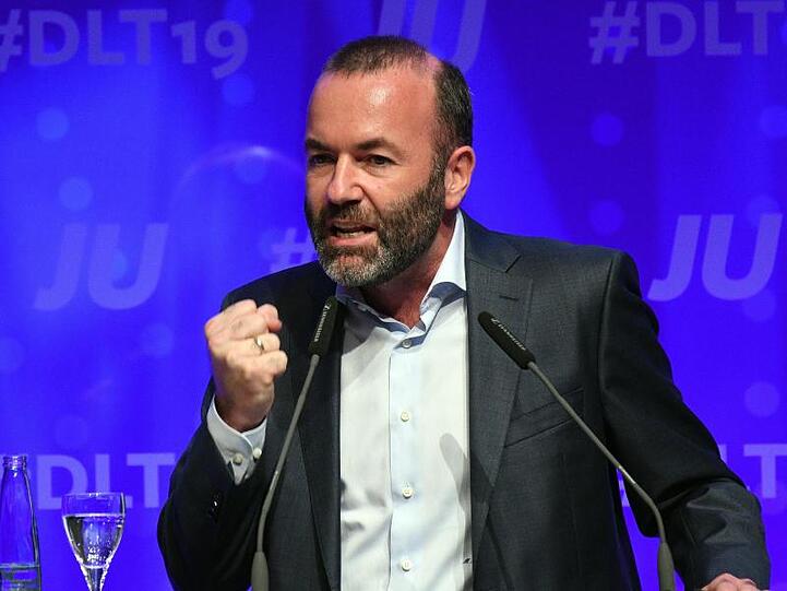 Manfred Weber während eines Redebeitrags. Foto: Harald Tittel/dpa/Archivbild