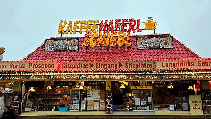Beim Kaffeehaferl Schiebl gibt’s heute heiße Schokolade und ein Apfelkücherl dazu – für nur vier Euro. Beim Kaffeehaferl Schiebl gibt’s heute heiße Schokolade und ein Apfelkücherl dazu – für nur vier Euro.