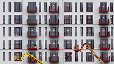 Ein Ende der Wohnmisere in Deutschland ist nach einer neuen Studie des Pestel-Instituts nicht in Sicht.