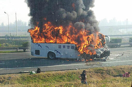 Die Bilder vom schweren Busunfall in China.