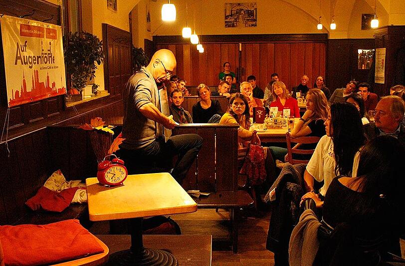 Beim Science Café wird erklärt und diskutiert.