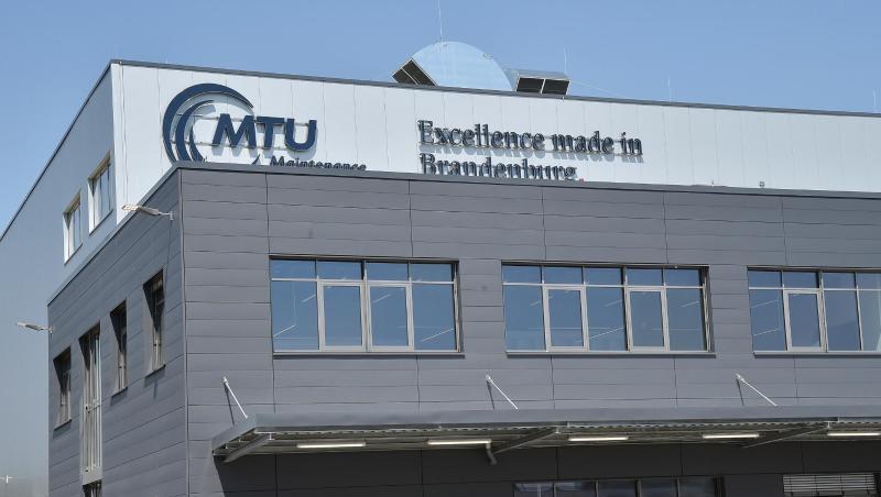 Das neue Logistikzentrum des Flugzeugtriebwerkeherstellers MTU Maintenance. Foto: Bernd Settnik/Archiv Das neue Logistikzentrum des Flugzeugtriebwerkeherstellers MTU Maintenance. Foto: Bernd Settnik/Archiv