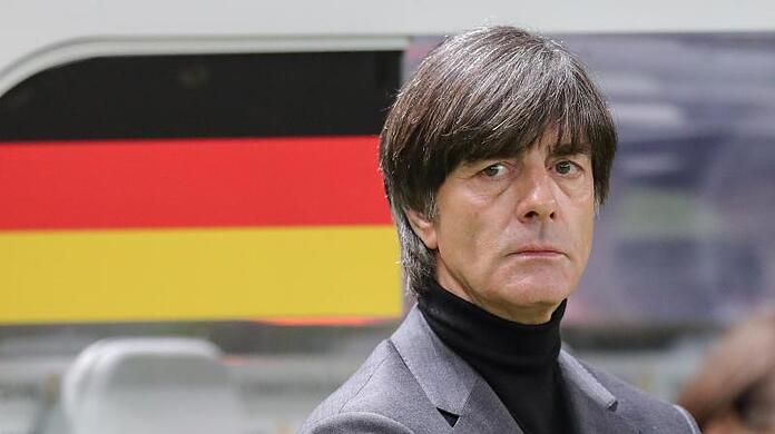 Geht nach einem durchwachsenen L&auml;nderspieljahr angeschlagen ins EM-Jahr: Fu&szlig;ball-Bundestrainer Joachim L&ouml;w.