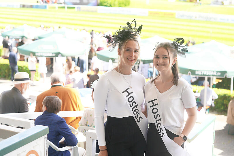 Hostessen (von links) Sara und Sophie.