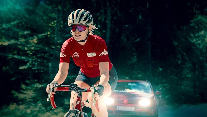 "Ohne jede Spur - Der Fall der Nathalie B.": Triathletin Nathalie (Luise von Finckh) will nach der Geburt ihres Kindes schnell wieder aufs Rad.