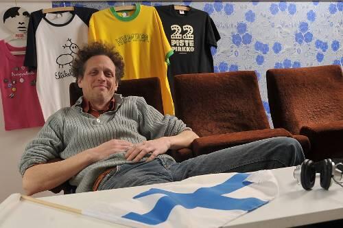 Spleenige Passion für Polka und andere finnische Vorlieben: Martti Trillitzsch in seinem Fürther Kulturladen Kioski, der in einem alten Kino (oben) untergebracht ist.