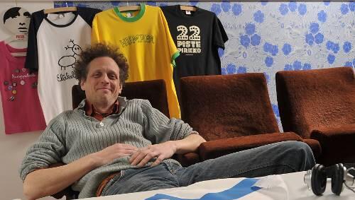 Spleenige Passion für Polka und andere finnische Vorlieben: Martti Trillitzsch in seinem Fürther Kulturladen Kioski, der in einem alten Kino (oben) untergebracht ist. Spleenige Passion für Polka und andere finnische Vorlieben: Martti Trillitzsch in seinem Fürther Kulturladen Kioski, der in einem alten Kino (oben) untergebracht ist.