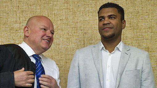 Lächelt schon wieder vor Gericht: Fußballer Breno und sein Anwalt Werner Leitner Lächelt schon wieder vor Gericht: Fußballer Breno und sein Anwalt Werner Leitner