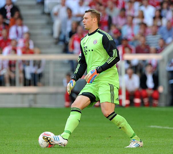 Manuel Neuer: Note 3. Rettete Mitte der ersten Halbzeit per Flugkopfball und überzeugte mit einer Top-Ballannahme bei einem optimistisch gespielten Ribéry-Rückpass. Genoss ansonsten die milden Temperaturen.