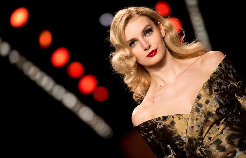 Hochgeschlossen oder freizügig. Auf der Fashion Week gibt es für jeden Geschmack etwas. Die Bilder von den Modenschauen.