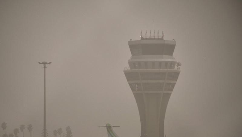 Der Flughafen Santa Cruz de Tenerife. Der Sandstorm bringt den Flugverkehr auf den kanarischen Inseln weiterhin durcheinander. Der Flughafen Santa Cruz de Tenerife. Der Sandstorm bringt den Flugverkehr auf den kanarischen Inseln weiterhin durcheinander.