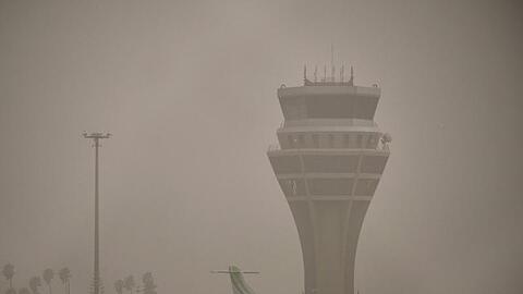 Der Flughafen Santa Cruz de Tenerife. Der Sandstorm bringt den Flugverkehr auf den kanarischen Inseln weiterhin durcheinander.