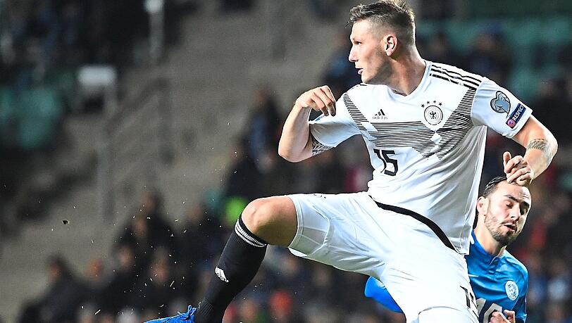Sein bisher letztes Länderspiel: Innenverteidiger Niklas Süle räumt gegen Estland ab - nur sechs Tage später reißt er sich das Kreuzband. "Es war keine einfach Zeit für mich", sagt er. Sein bisher letztes Länderspiel: Innenverteidiger Niklas Süle räumt gegen Estland ab - nur sechs Tage später reißt er sich das Kreuzband. "Es war keine einfach Zeit für mich", sagt er.