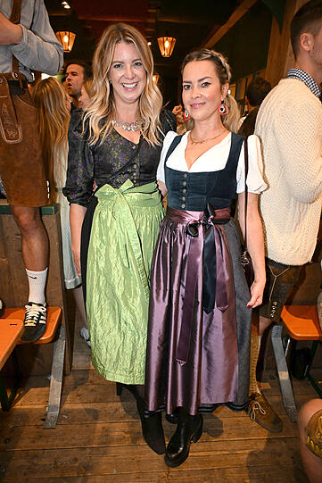 Franziska Kohlpaintner und Laura Osswald bei
"Sturm der Liebe"-Wiesn.