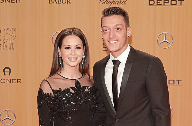 Mesut Özil und Mandy Capristo erschienen am 12. November als Paar bei der "Bambi"-Verleihung 2015 in Berlin.