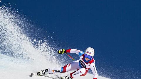 Corinne Suter aus der Schweiz sicherte sich den Disziplin-Weltcup in der Abfahrt.