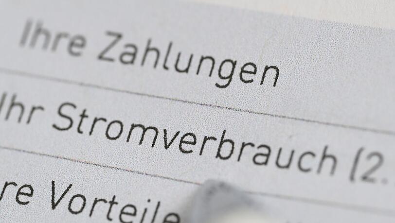 Die Kritik am Beschluss der Bundesregierung, die Stromsteuer nicht für alle Bürger und kleine Firmen zu senken, sorgt für Verärgerung.