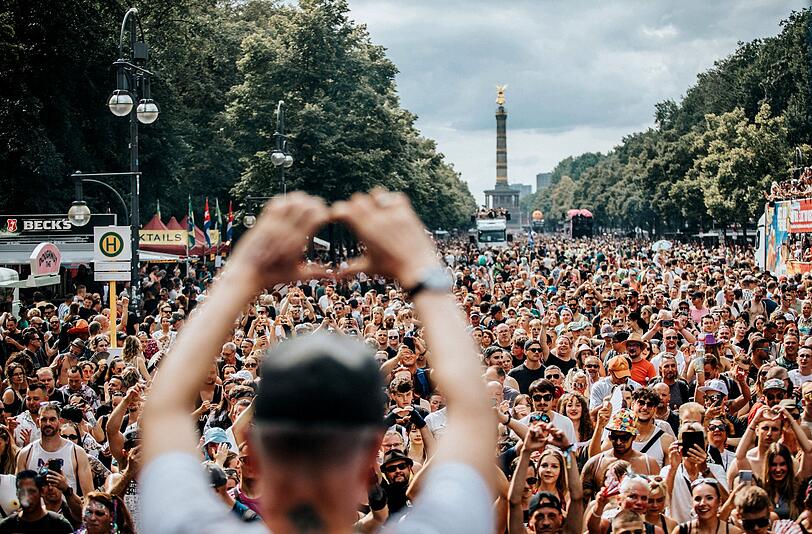 Ist der alte Spirit der Loveparade zur&uuml;ck? Ein Bild von "Rave The Planet" im Jahr 2024.