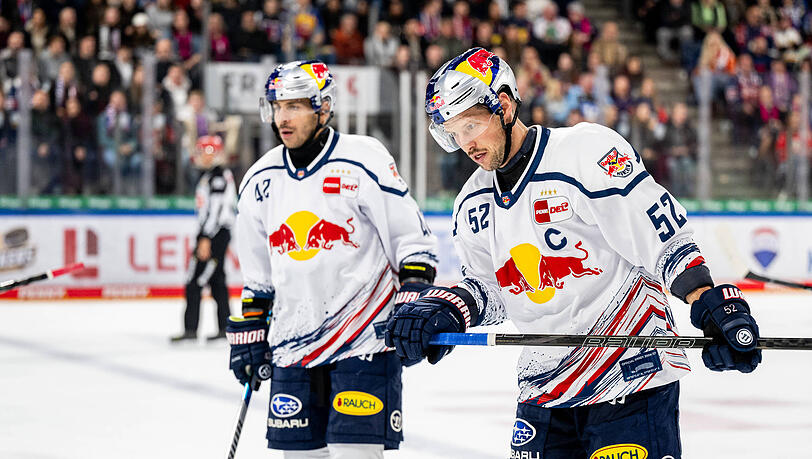 2:6 in N&uuml;rnberg: Kapit&auml;n Patrick Hager (r., mit Yasin Ehliz) hat sich seinen 500. DEL-Einsatz f&uuml;r den Eishockeyclub anders vorgestellt