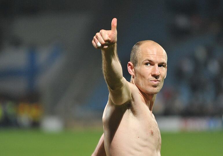 Der FC Bayern gewinnt in einem mäßigen Spiel souverän mit 2:0 bei Olympique Marseille und kann fürs Halbfinale gegen Real Madrid planen. Schweinsteiger holt sich Gelbsperre fürs Rückspiel - sehen Sie hier die Bilder...