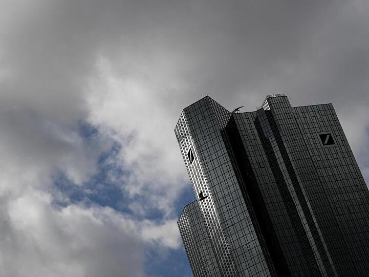 Die Deutsche Bank schließt über 200 Filialen für ihre Kunden.