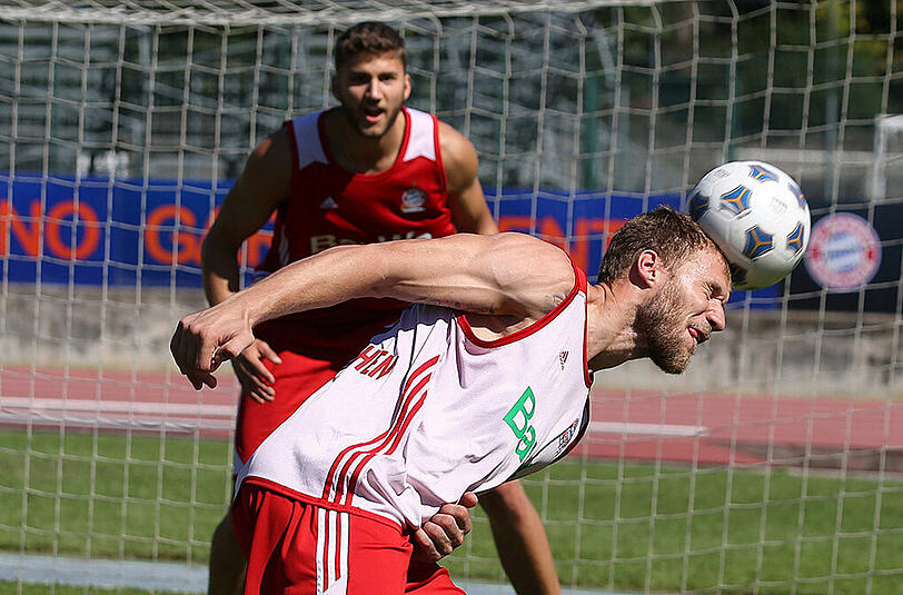 Fast so gut wie Lewandowski: Anton Gavel und die Basketballer der Bayern versuchten sich in Riva del Garda beim Fußball.